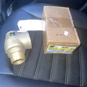 13-214-b15 Apollo Valves Low Pressure Steam Safety Valve 1-1/2 Inch 15 Psi 1900 L