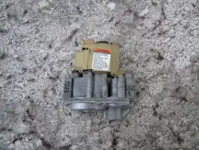 Vr8200h2002 Carrier / Honeywell Ef32cb207 Furnace Gas Valve Used Free Shipping #3