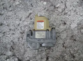 Vr8200h2002 Carrier / Honeywell Ef32cb207 Furnace Gas Valve Used Free Shipping