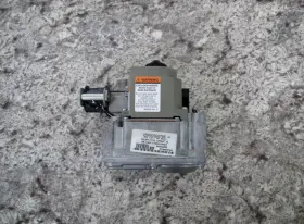Vr8205q2795 Carrier / Honeywell Ef33cb192 Furnace Gas Valve Used Free Shipping