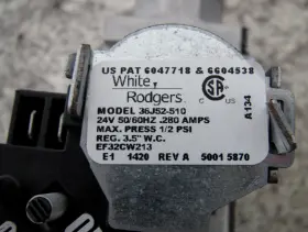 36j52-510 Carrier / White-rodgers Ef32cw213 Furnace Gas Valve Used Free Shipping #2