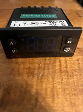 G2401.erc102c Danfoss Erc 112c Refrigeration Controller For Glass Door - Untested