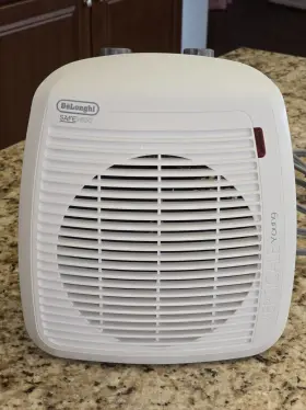 Hvy1030 Delonghi Safeheat 1500w Portable Adjustable Heater