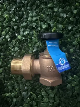 48112 Everflow 1-1/2 Inch Brass Radiator Steam Valve Angled With Tailpiece And Nut