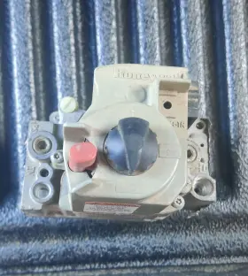 Vr8200c6008 Fits Honeywell Vr8200c1124 Nat. Gas Valve 24v 60hz #2