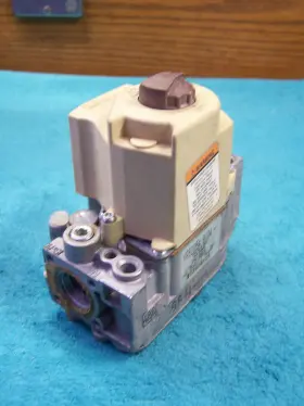 B12826-15 Honeywell Amana Goodman Vr8205a 8104 Gas Valve