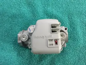 Vr8215s1214 Honeywell Goodman Amana Gas Valve 0151m00013 #2