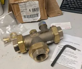 Mx128lf Honeywell 1-1/4 Inch Mixing Valve With Npt Union