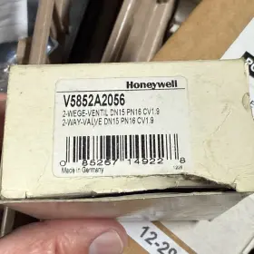 V5852a2056 Honeywell 1/2 Inch Two-way Small Linear Valve New In Box