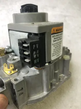 Vr8104m8015 Honeywell 24v Gas Valve 1/2 Inch Pipe Inlet And Outlet Natural