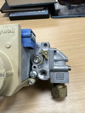 Vr8204a1219 Honeywell Vr8200a2223 Furnace Gas Valve #3