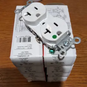 Tr-8300hw Legrand 8pk Duplex Receptacle 20a 125v Tamper-resistant Nylon 5-20r