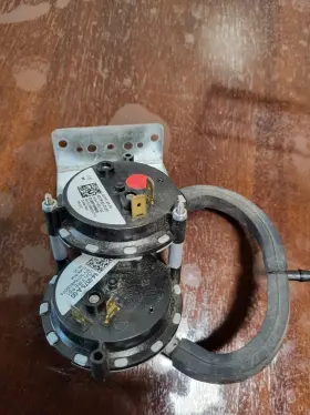 64-0575-a-00 Micro 9375vd-0124 Used Furnace Air Pressure Switch 0130f00509