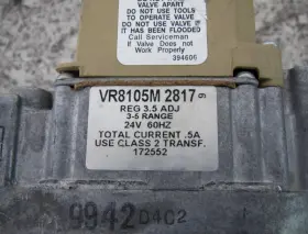 Vr8105m2817 Reznor / Honeywell 172552 Vr8105m 2817 Unit Heater Gas Valve Used #2