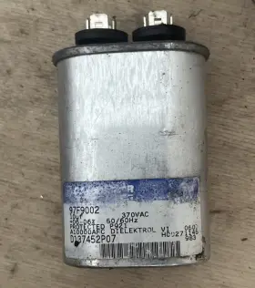 D137452p07 Trane Capacitor 10uf 370v 97f9002 Used