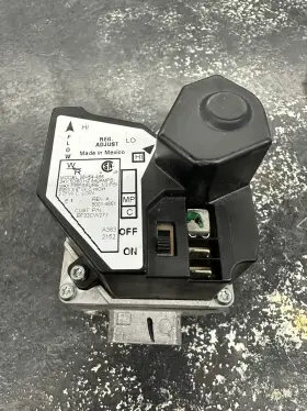 36h54-485 White-rodgers Ef33cw271 Regulator Gas Valve 540 Amps 1/2 Psi Furnace
