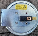 FS6798-1661 Goodman Janitrol Furnace Air Pressure Switch B13701-48. Fixed Price $20.49.